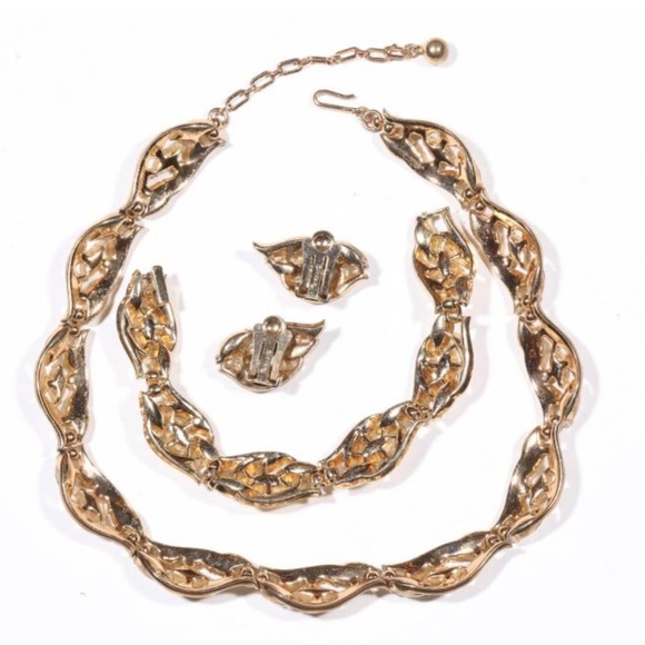 Vintage Crown Trifari Rhinestone Parure – Necklace, Bracelet, & Earrings Set - Picture 7 of 8